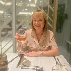Meet your Posher, Leona